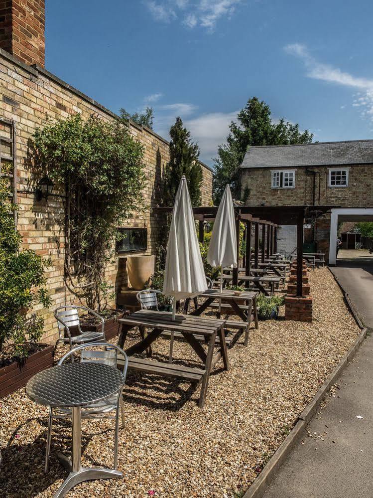 Longs Hotel & Inn Woburn Esterno foto
