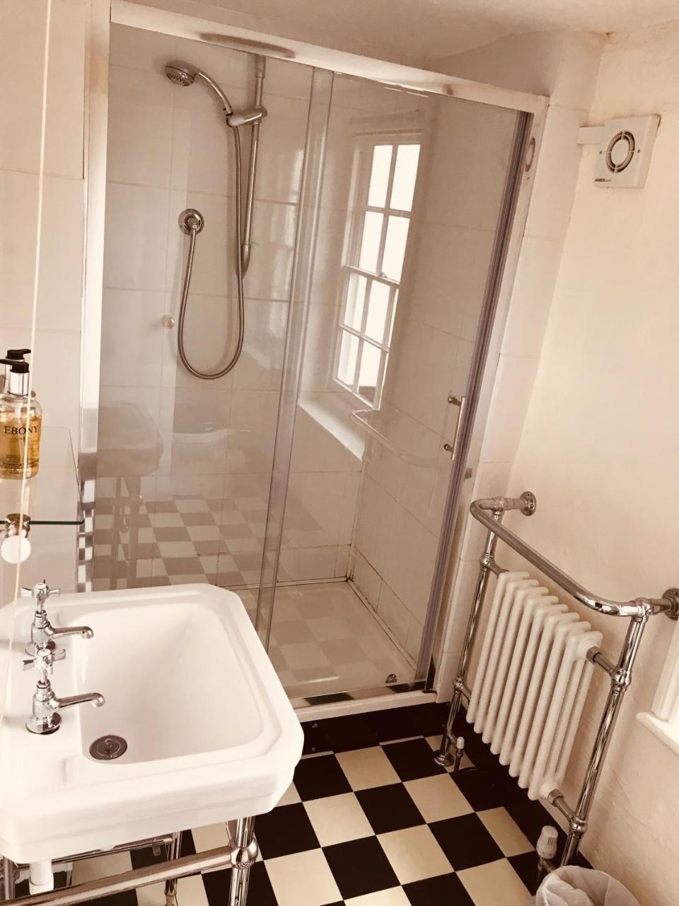 Longs Hotel & Inn Woburn Esterno foto